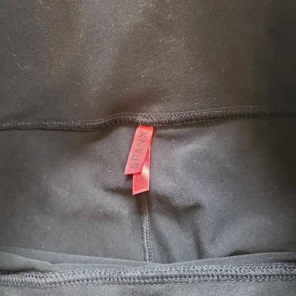 SPANX Ready To Wow Capri Structured Black Leggings Womens Size 1 Shaping - Picture 5 of 8